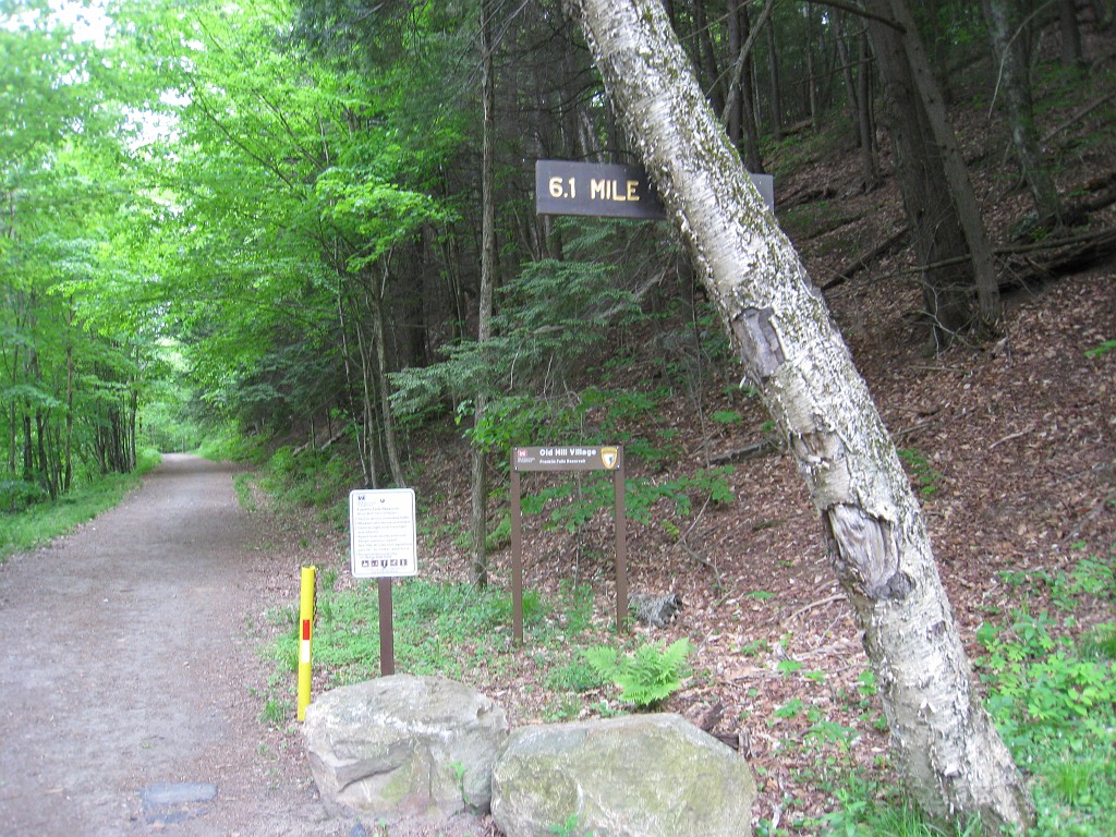 Old Hill Village - South End 520.jpg - The end of the road at mile marker 6.1. These are not in order since I ran the North end one time and the South end another time... but maybe I will try to put them in the proper sequence.